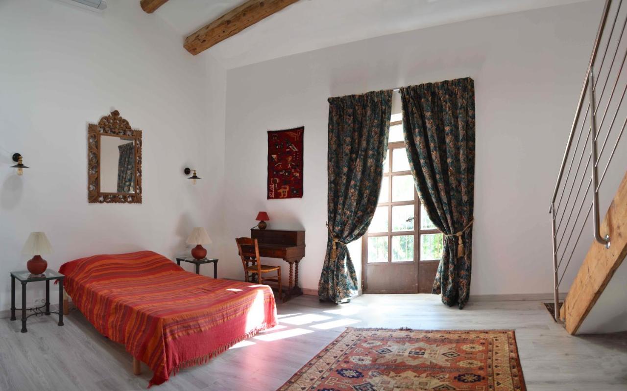 Chambres d hôtes de charme dans Mas La Souvine du 17ème, chambres climatisées Bédarrides Exterior foto