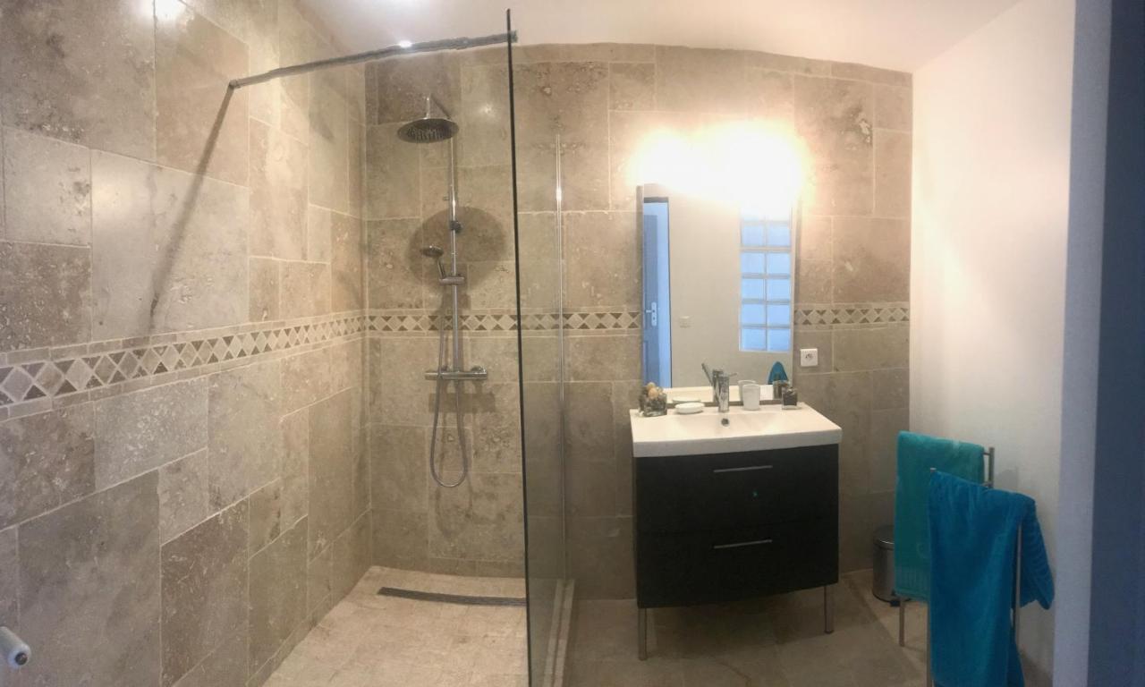 Chambres d hôtes de charme dans Mas La Souvine du 17ème, chambres climatisées Bédarrides Exterior foto